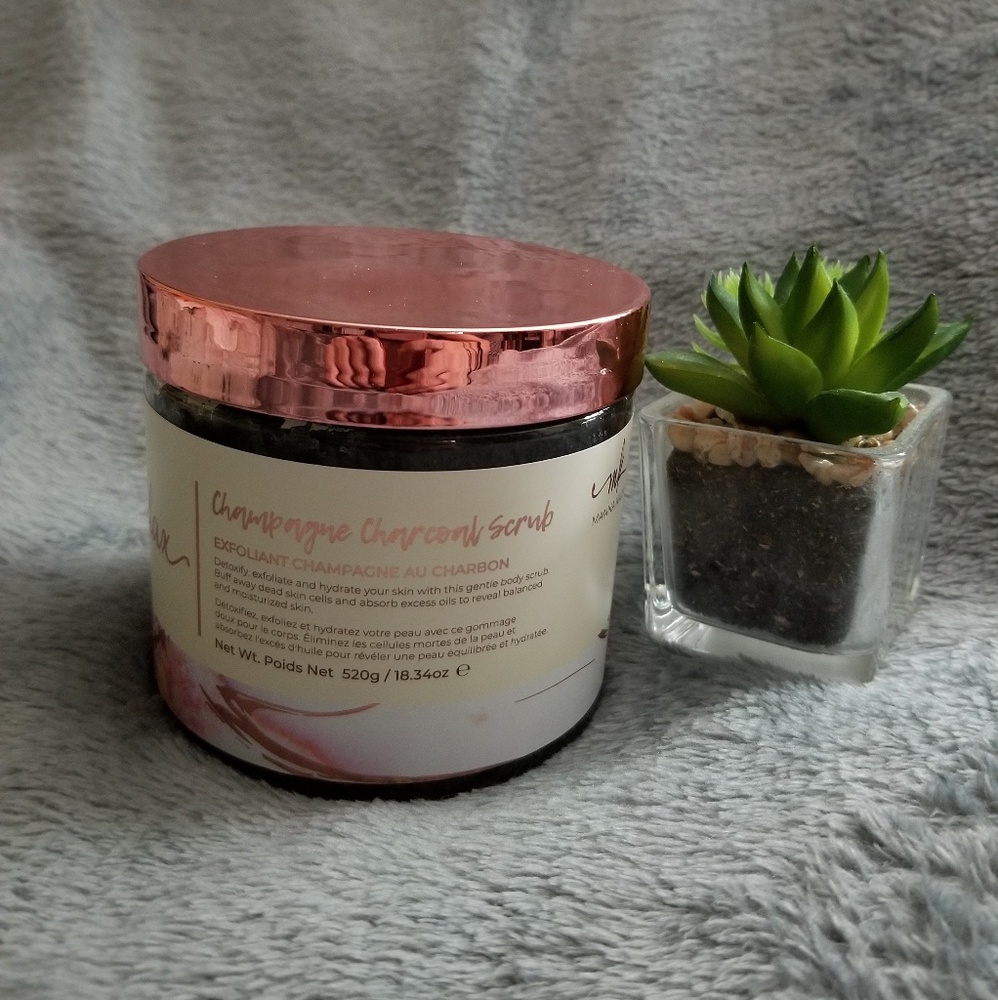 Manna Kadar Champagne Charcoal Body Scrub